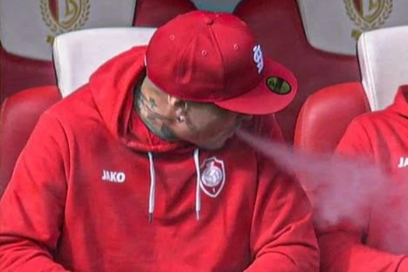 Belgijski nogometaš suspendiran jer je zapalio cigaretu na klupi za pričuve