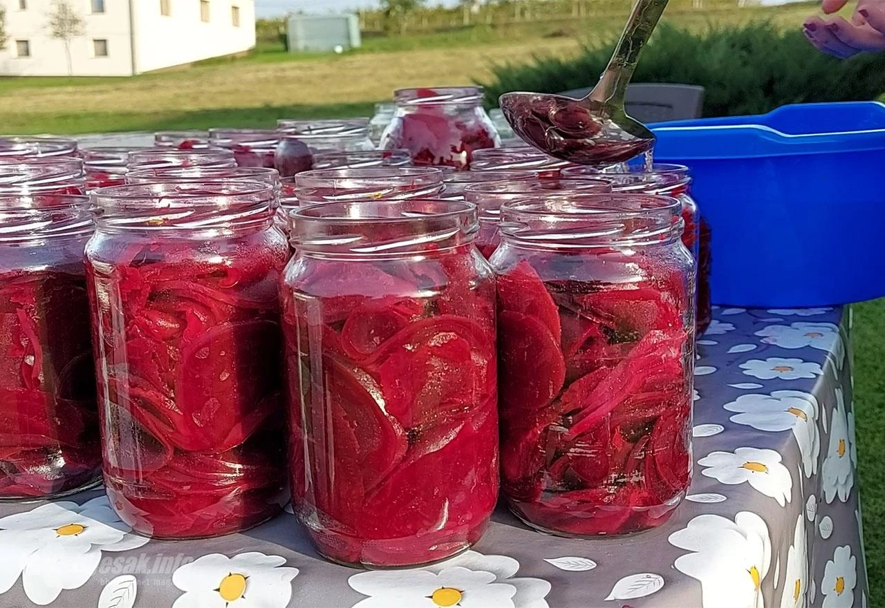 VIDEO | Najjednostavniji recept za domaću salatu od cikle