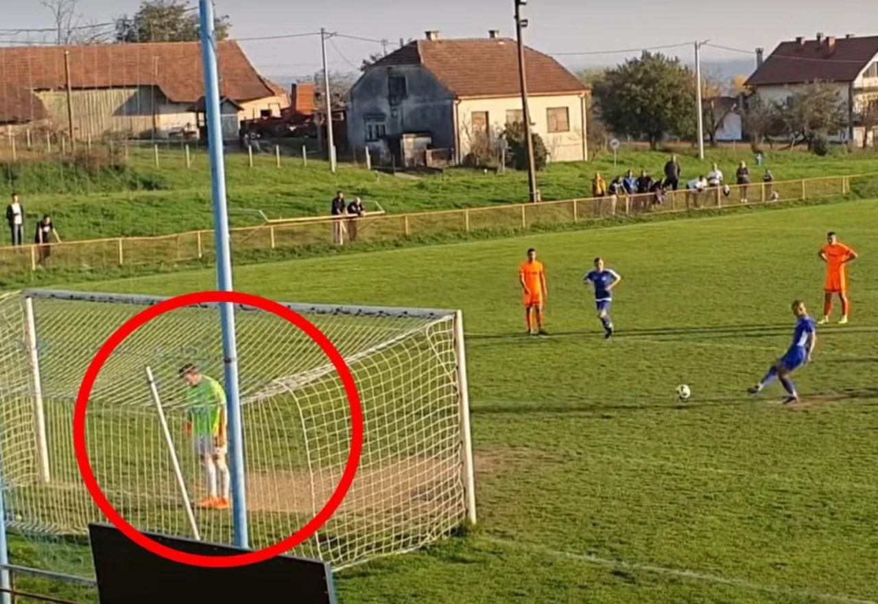 VIDEO | Golman nije htio braniti penal pa protivniku okrenuo leđa 