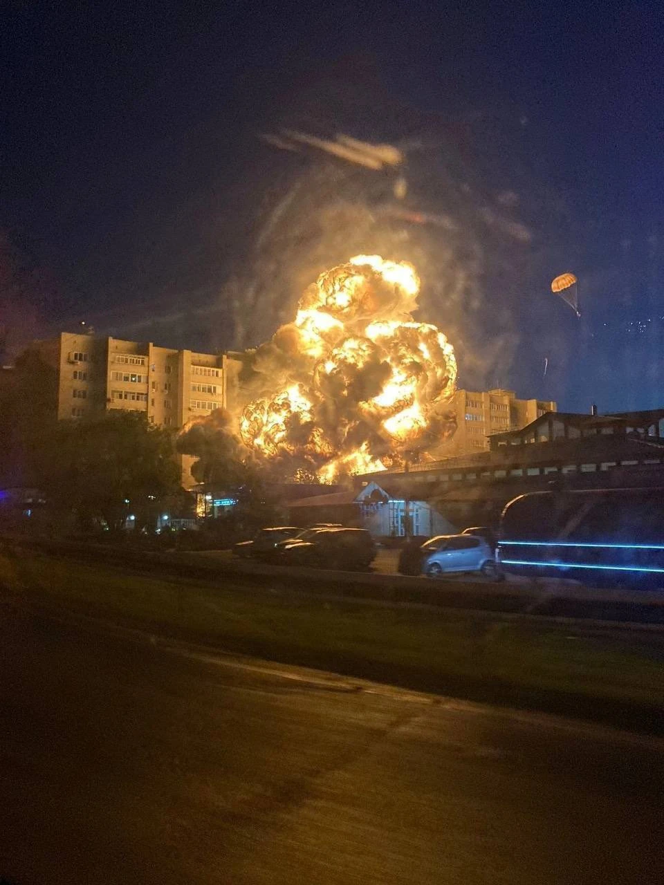 Ruski vojni avion pao na stambenu zgradu