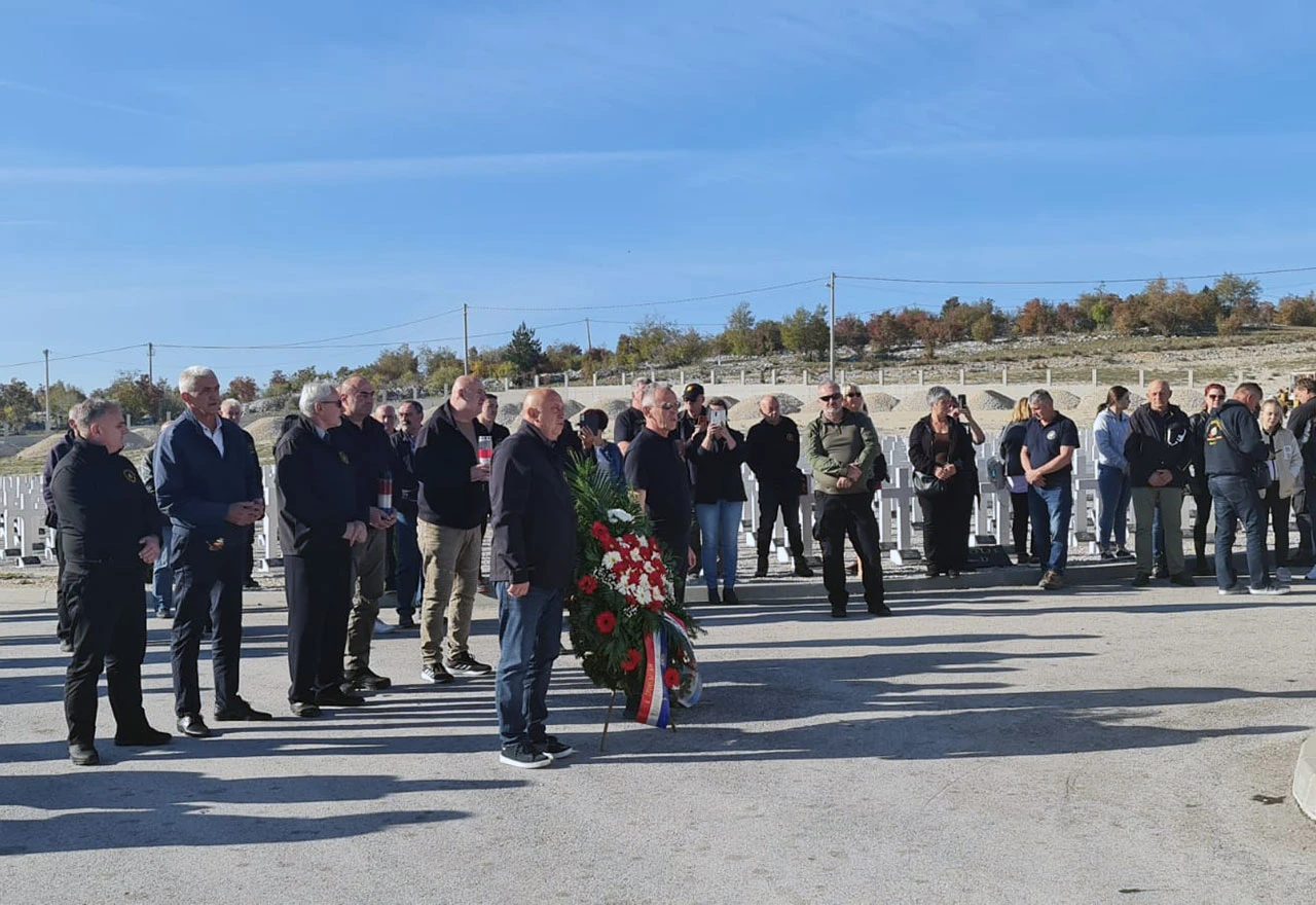 Gromovi posjetili Memorijalni centar Groblje mira na Bilima