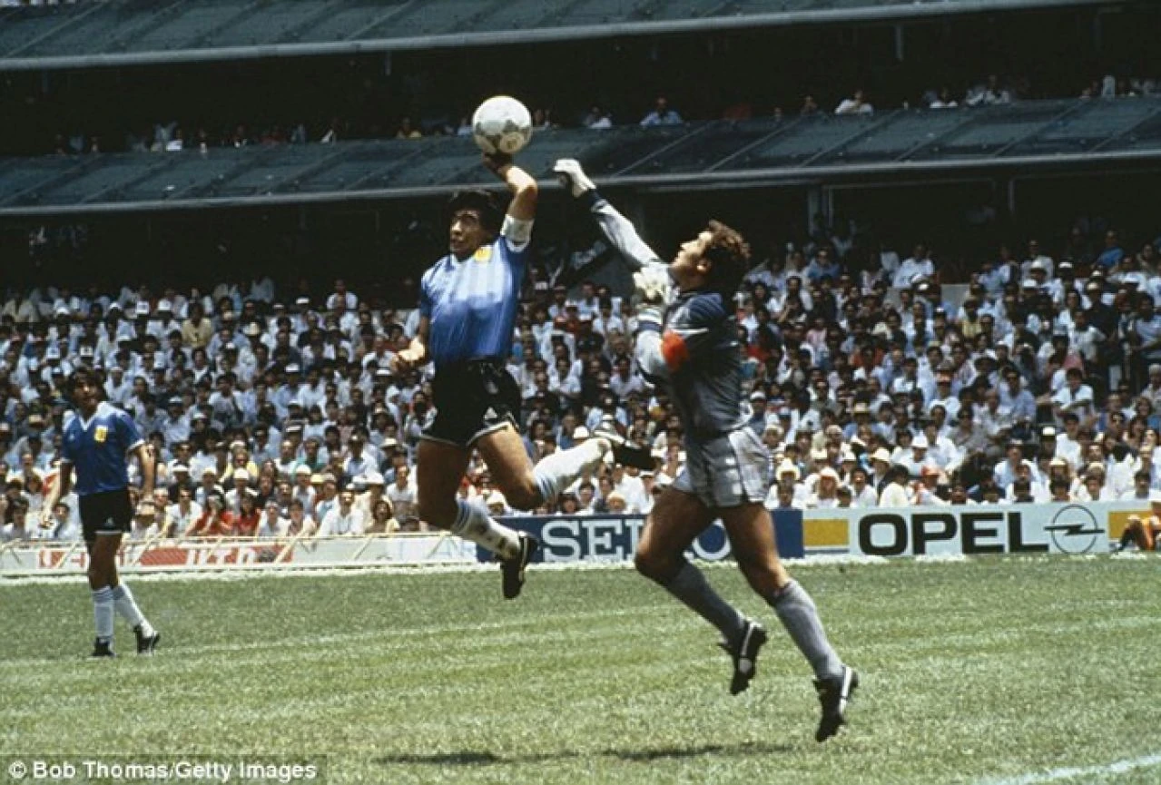 Lopta kojom je Maradona postigao gol Engleskoj na SP-u 1986. na aukciji