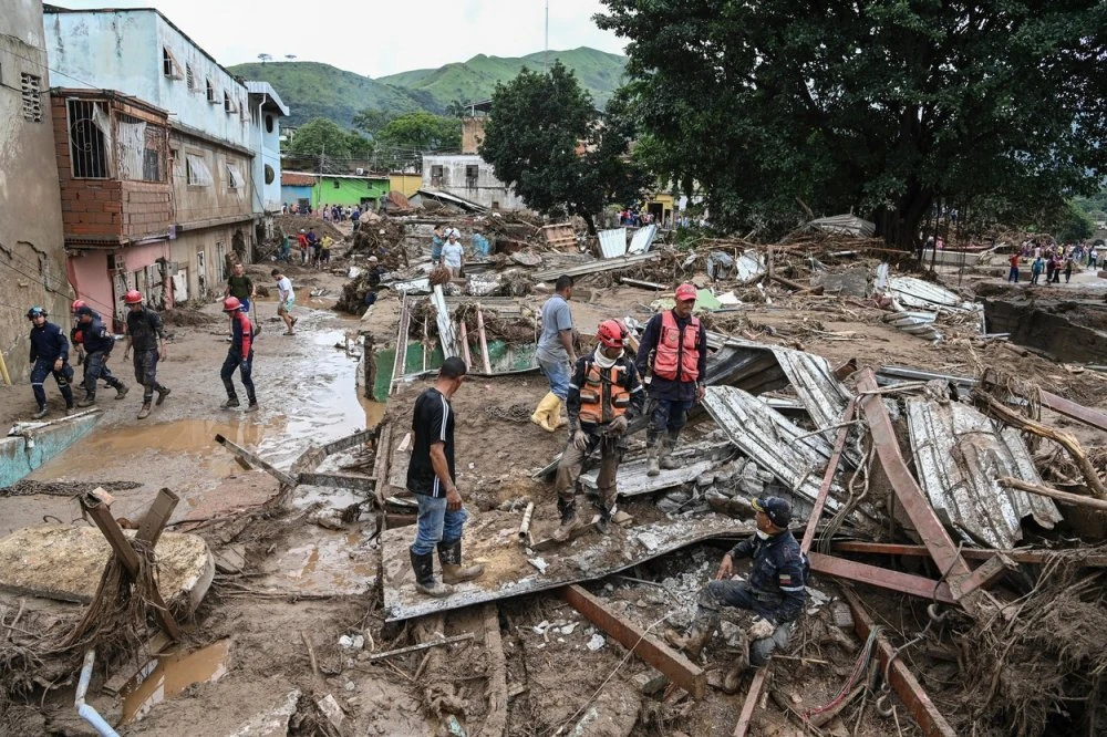 Najmanje 43 mrtvih u klizištu u Venezueli