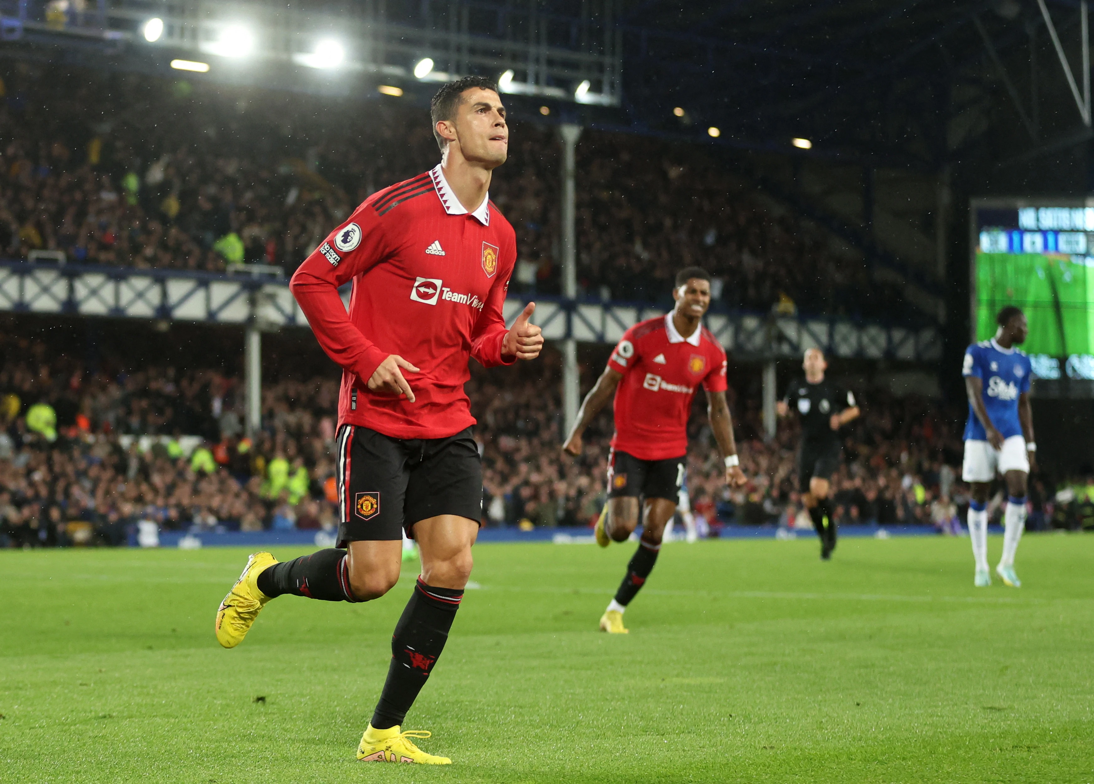 Ronaldo u klubu 700, United slavio na Goodison Parku
