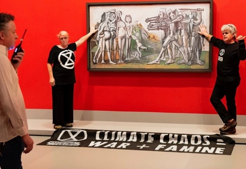 Aktivisti se zalijepili za Picassovu sliku
