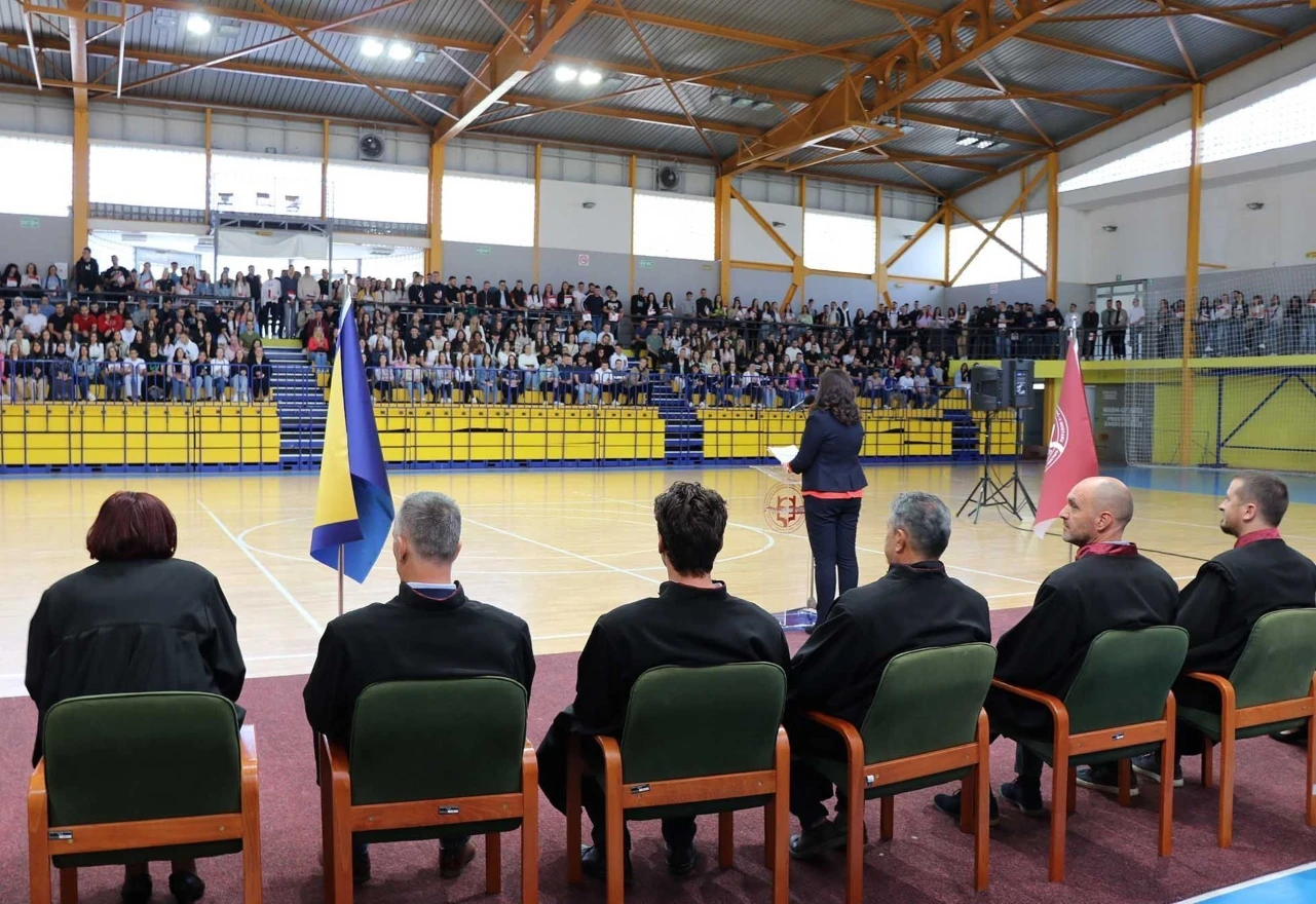 VIDEO | Čestitka ministra Hadžovića: Studenti, učite radi sebe!