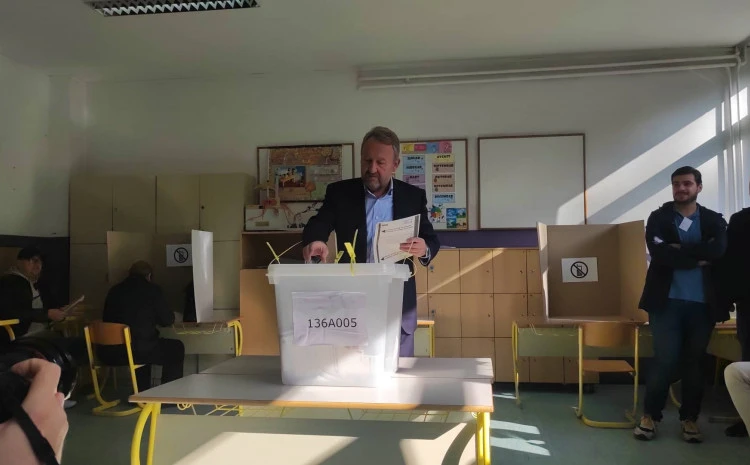 VIDEO: Sebija Bakiru govori kako treba ubaciti listiće