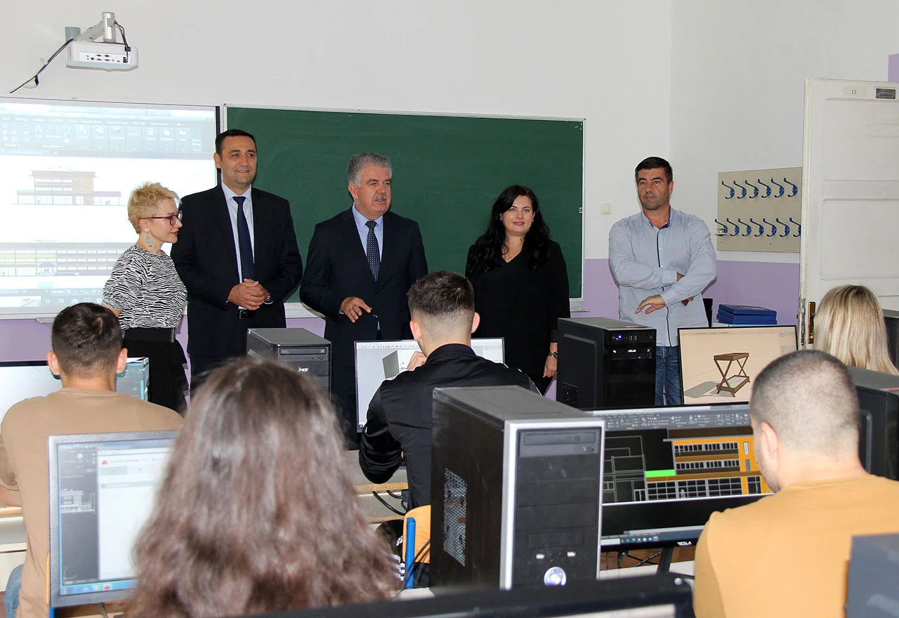 Suvremeni informatički kabineti za mostarske građevinske škole
