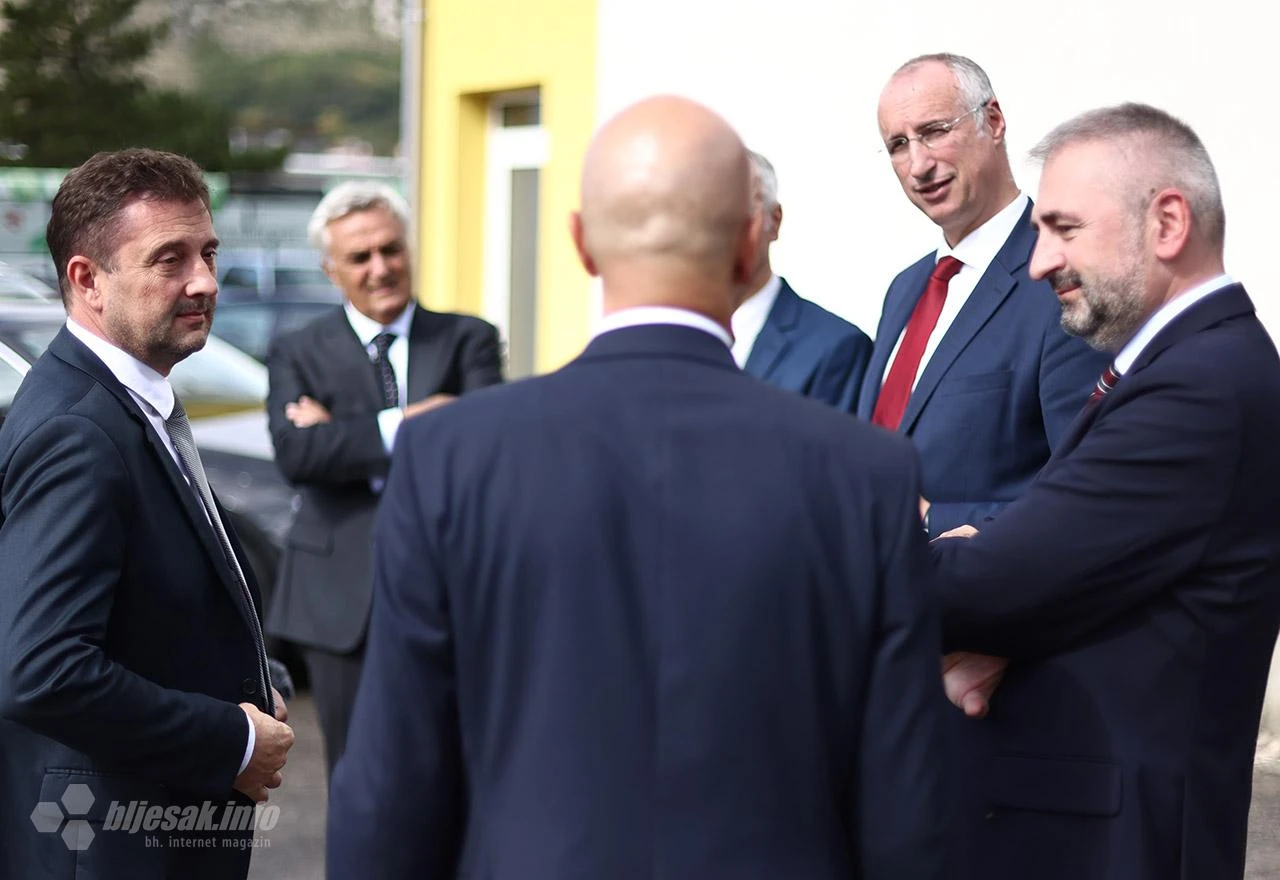 Prijateljstvo dva grada – Primopredaja splitskih autobusa u Mostaru
