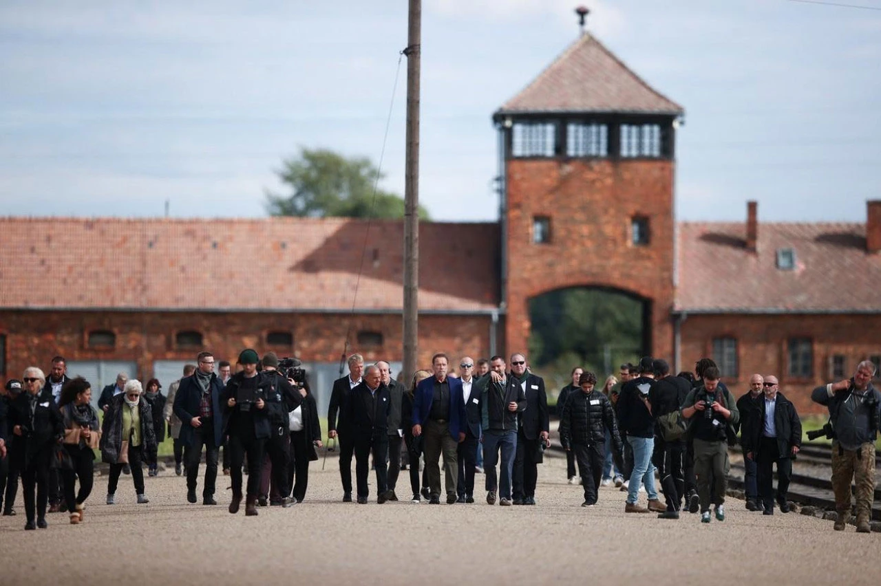 VIDEO: Schwarzenegger u Auschwitzu pozvao u "borbu protiv mržnje"