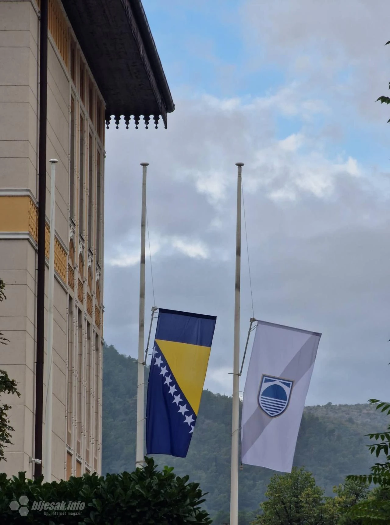 Mostar: Zastave spuštene na pola koplja 