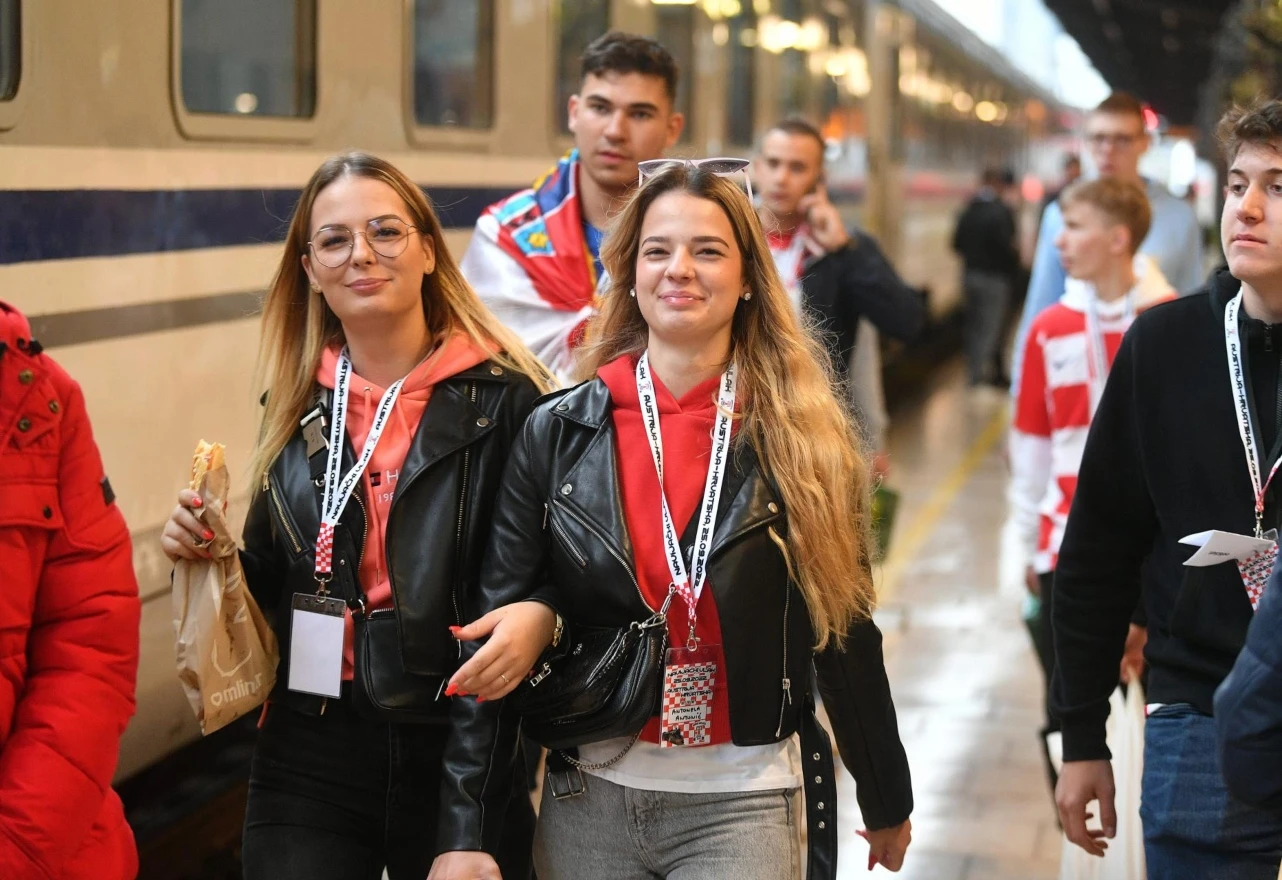 Stotine Hrvata vlakom krenule prema Beču: Očekujemo pobjedu!