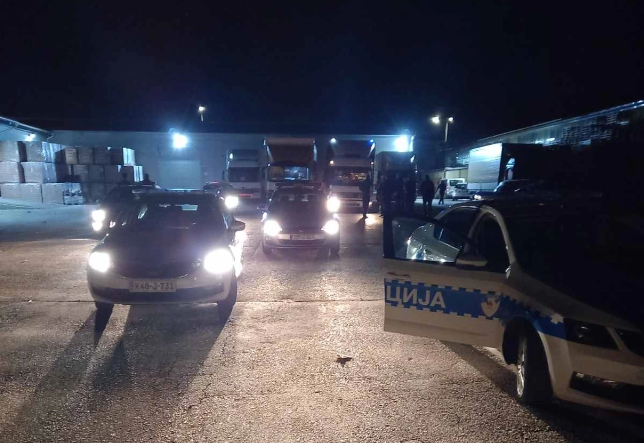  Sedam kamiona prevozi glasačke listiće do birača 