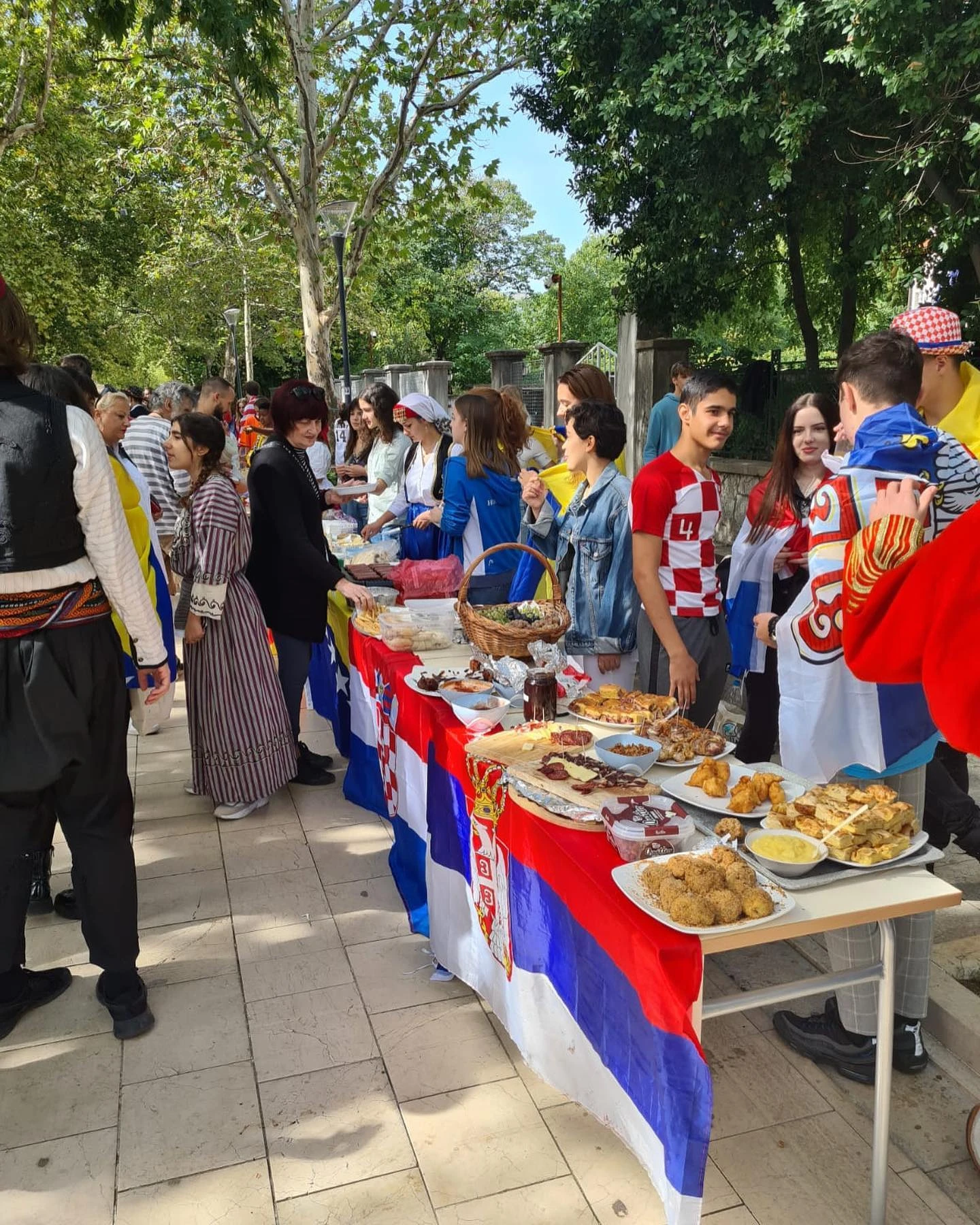 Tko kaže da se mladi Hrvati, Srbi i Bošnjaci ne vole?