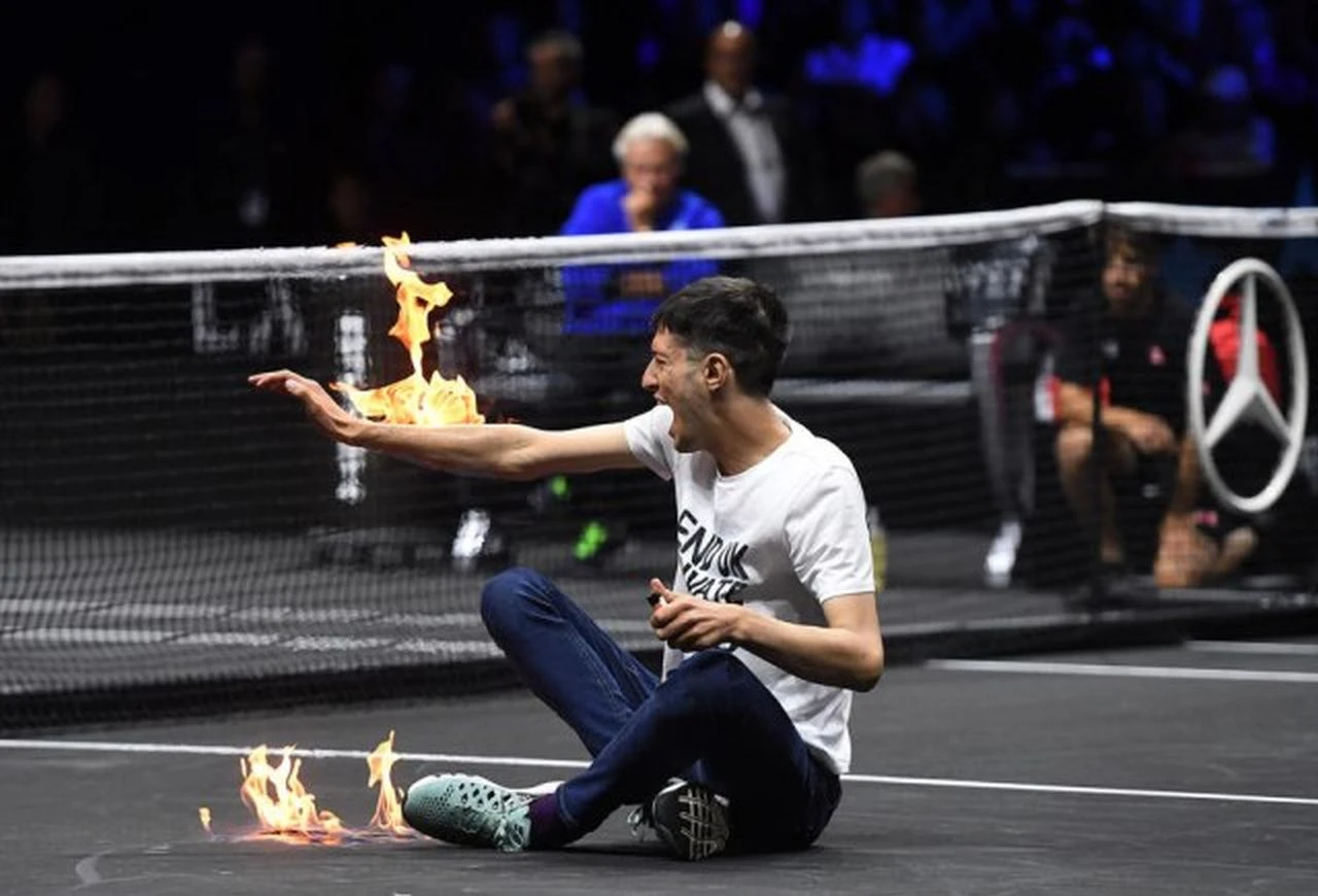 Gledatelj se zapalio na Rod Laver Cupu