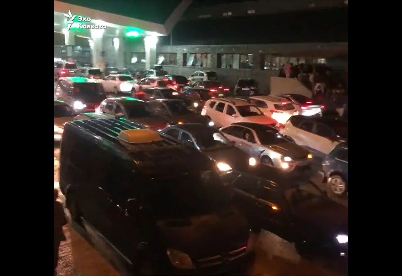 VIDEO: Tisuće Rusa na granici! Planiraju samoozljeđivanje kako bi izbjegli mobilizaciju