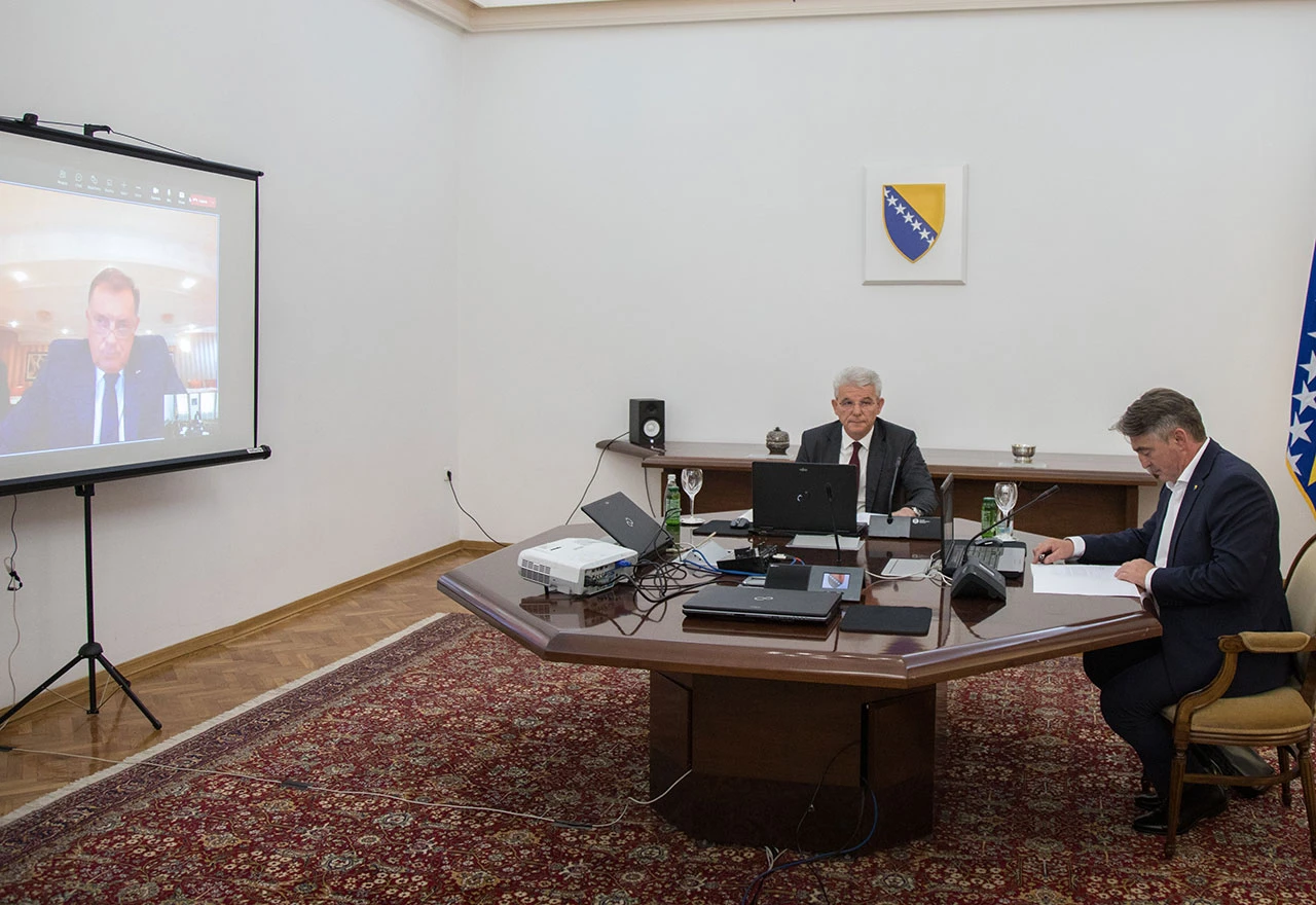 Dodik: Džaferović laže