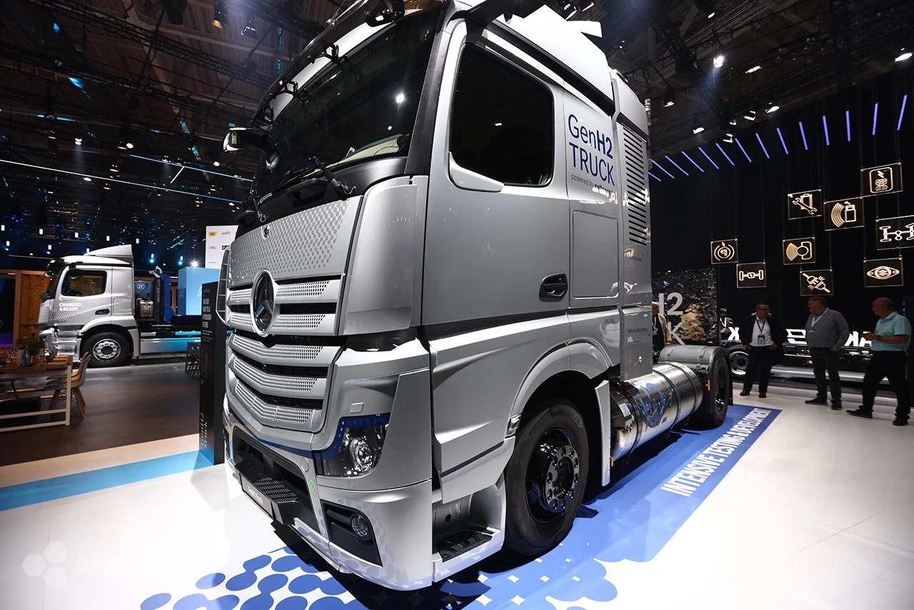 Kako Mercedes-Benz Trucks vidi budućnost: U Hannoveru prikazan kamion s pogonom na bazi vodika