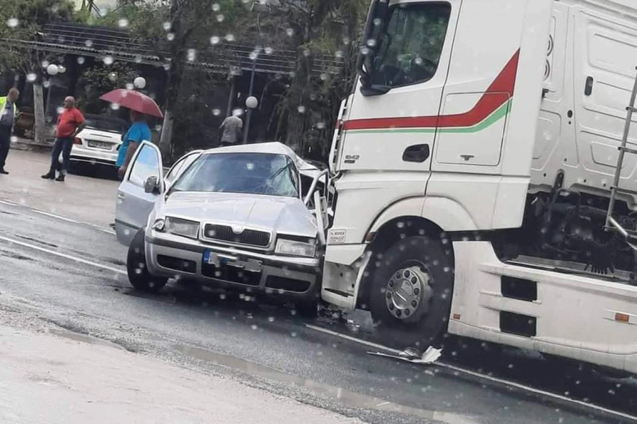 Nesreća u Jablanici: Preminuo 20-godišnjak, 18-godišnjakinja zadobila teške tjelesne ozljede