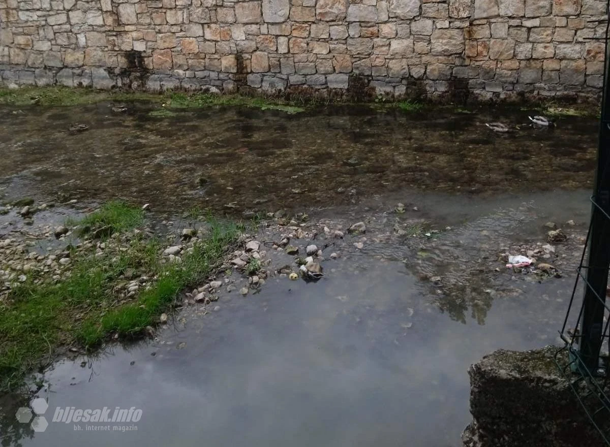 Mostar: Kanalizacija se ulijeva u Radobolju, građani ogorčeni