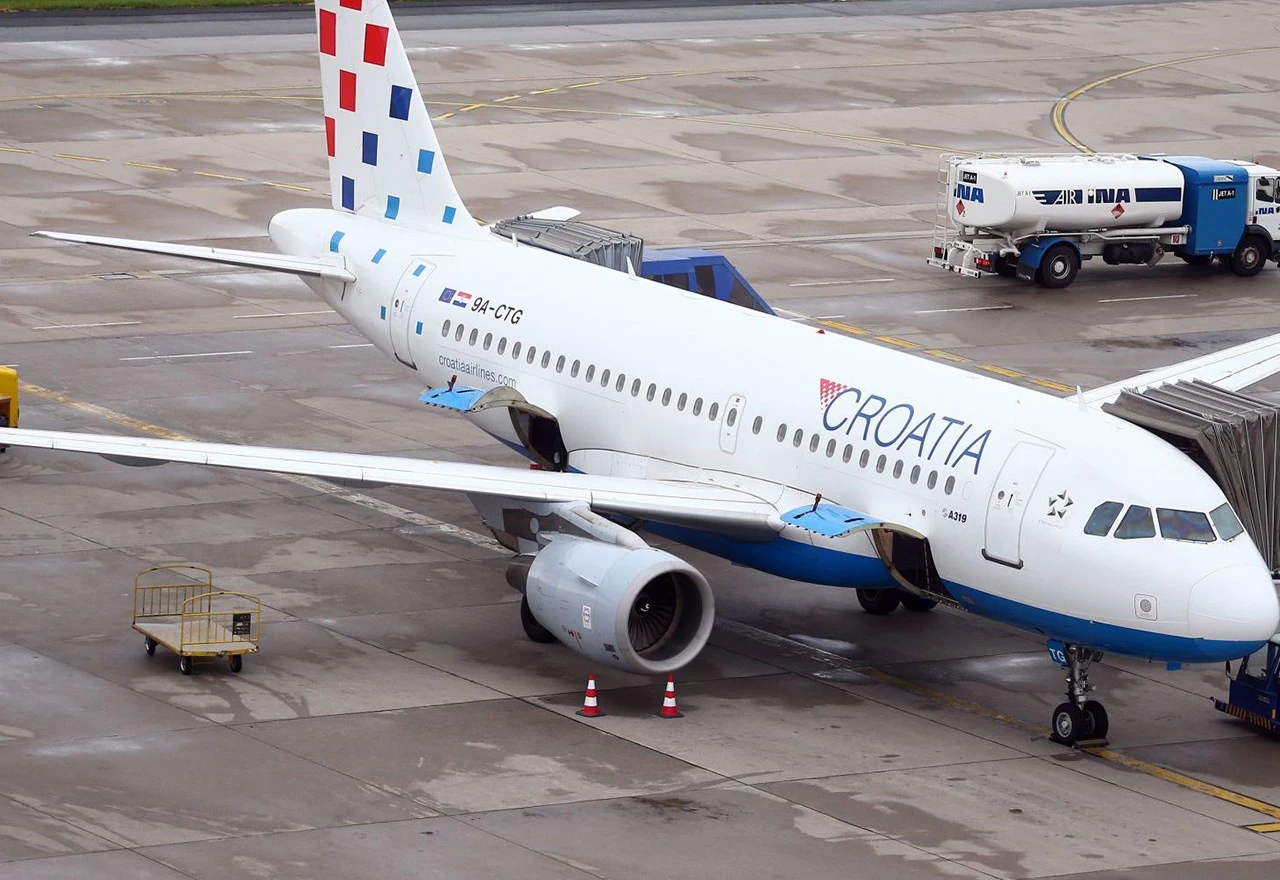 Munja udarila u avion na letu iz Dubrovnika