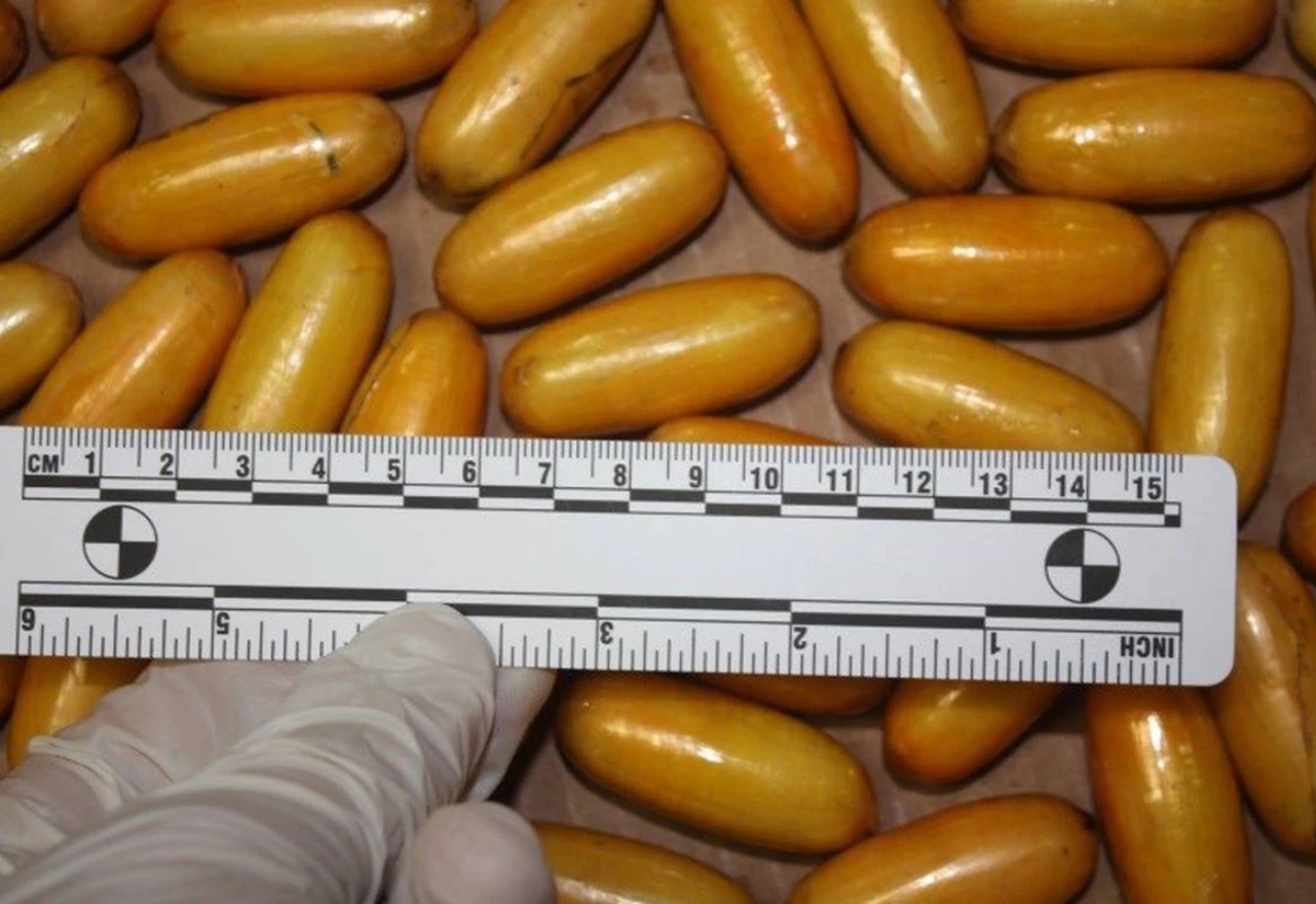 Petorica u tijelima skrivala 7 kilograma droge   