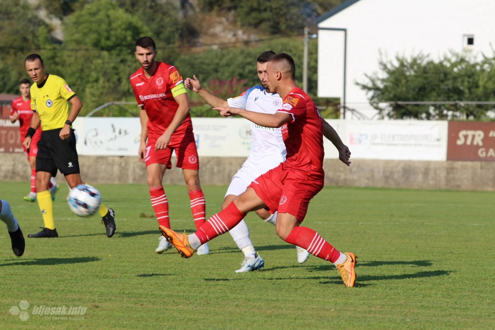 VIDEO | Borac i Velež odigrali bez golova po očajnom travnjaku