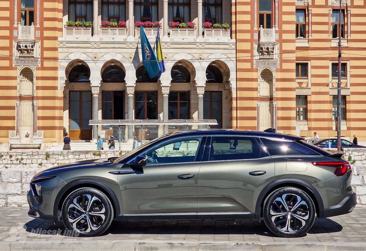 Ovo je novi Citroën C5 X