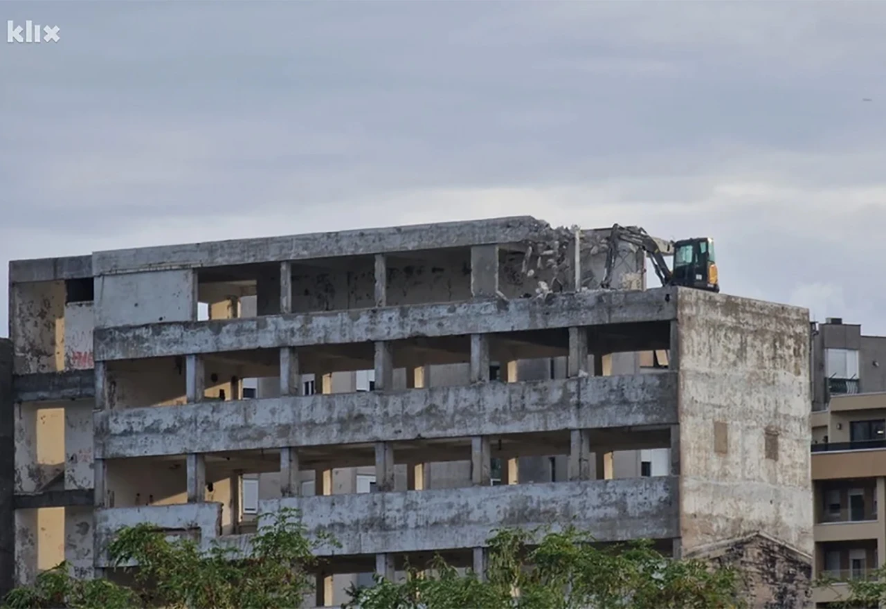 Bageri na krovu Žitoprometove zgrade u Mostaru