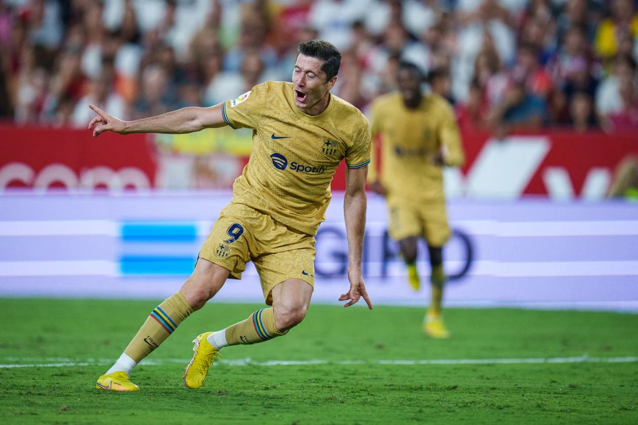 Navijači Bayerna nazivaju Lewandowskog plaćenikom