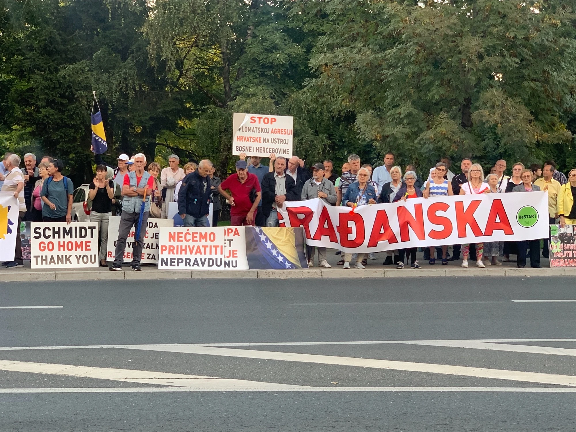 VIDEO | Na prosvjedima ispred OHR-a zatraženo da se promijeni ime BiH