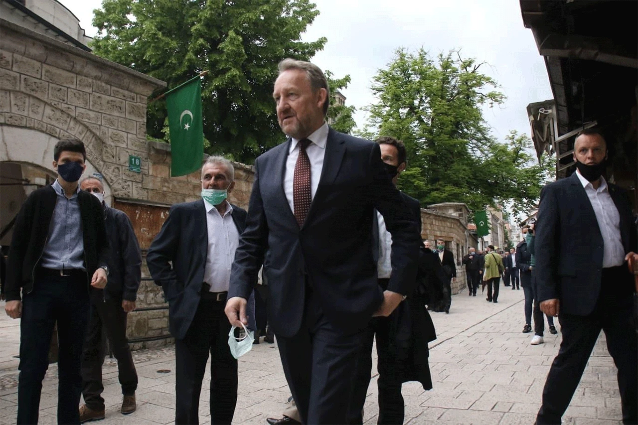 Izetbegović: Povećat ćemo plaće i mirovine za 50%
