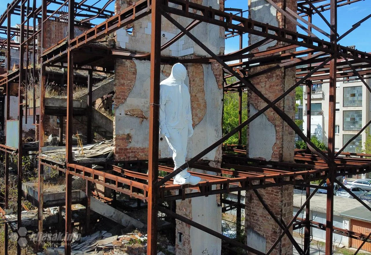 Neobična umjetnost na mostarskim ulicama