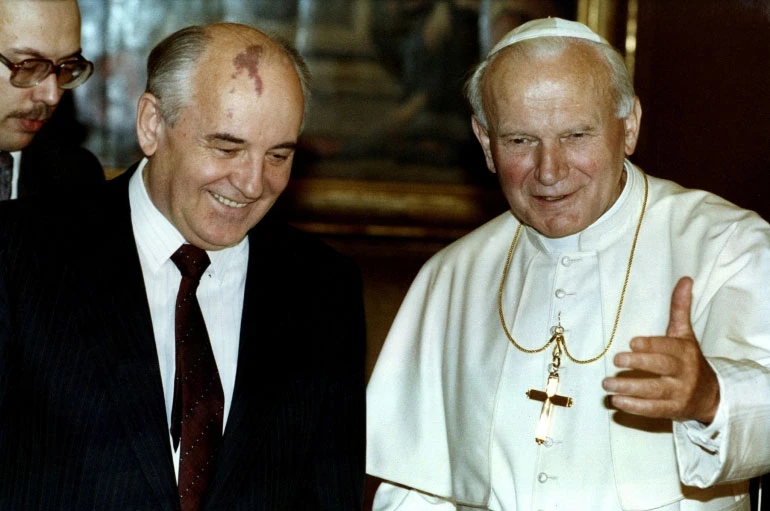 Papa Franjo pohvalio Gorbačova