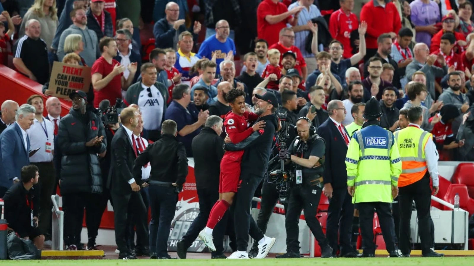 Burno nakon gola Liverpoola, skoro tučnjava 