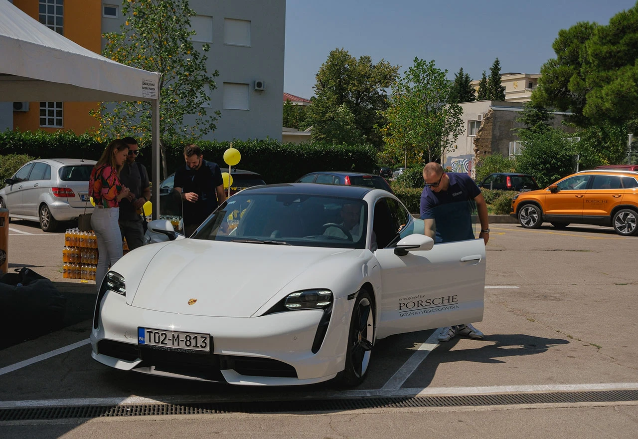 Mostarci vozili električne automobile