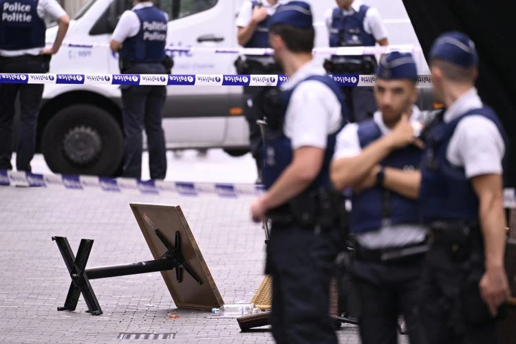 Smišljen čin ili ne: Kombi se zaletio u kafić u Bruxellesu