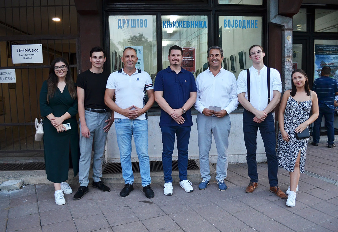 Profesor iz Hercegovine otvorio izložbu svojih slika u Novom Sadu
