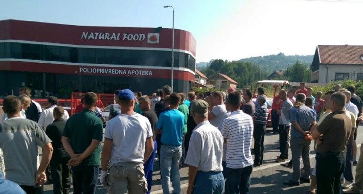 Spletke u cijeni otkupa: Proizvođači malina prosvjedovali ispred poduzeća Natural food