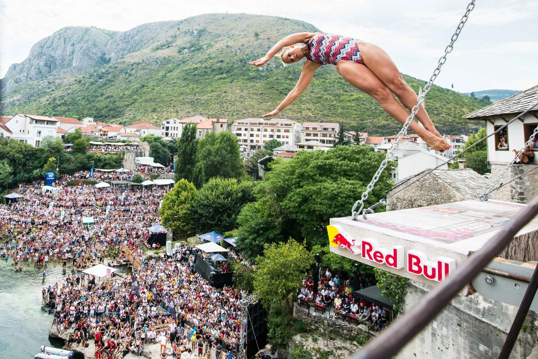 Danas prvi natjecateljski skokovi na Red Bull Cliff Divingu u Mostaru