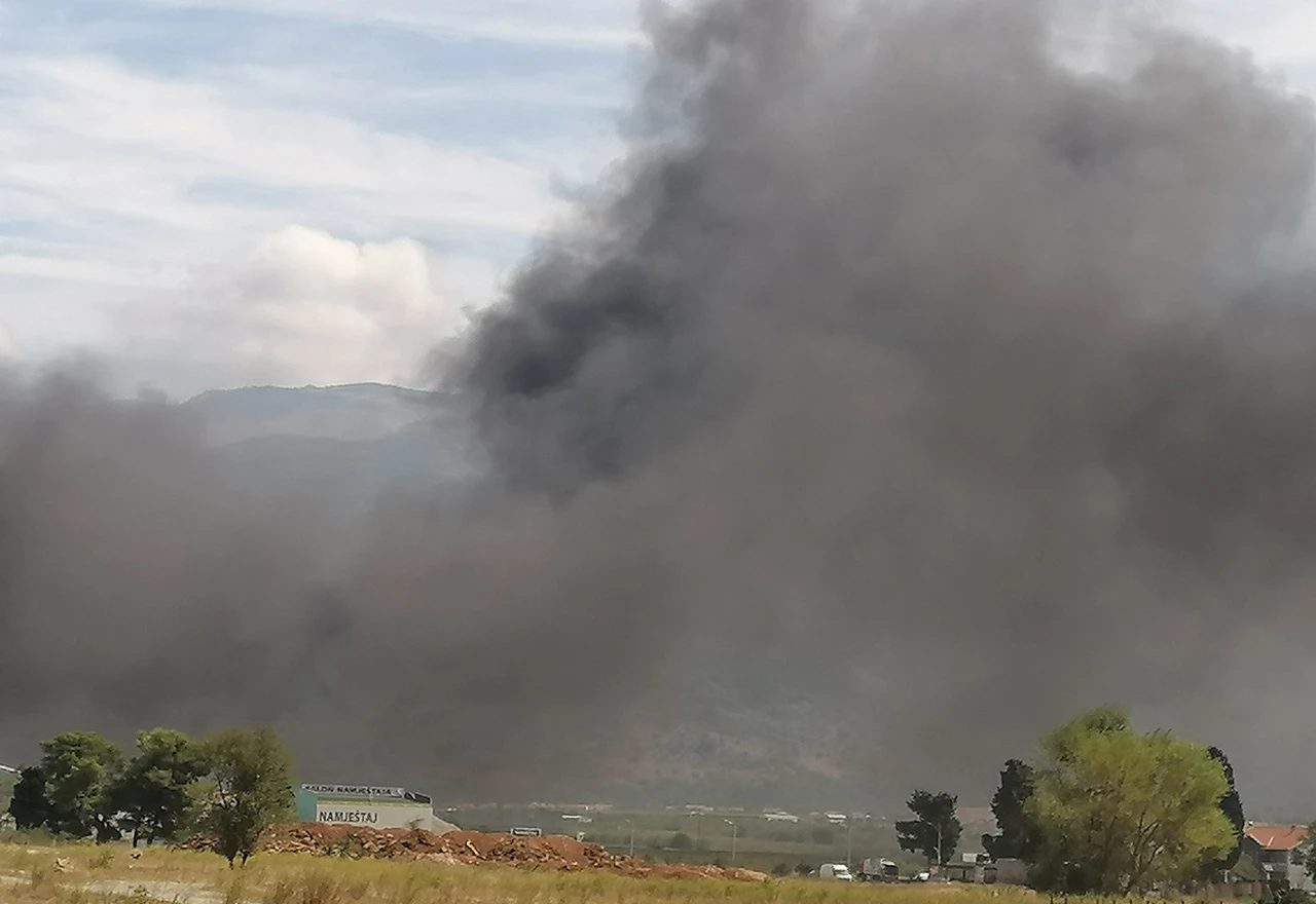 VIDEO: U Vrapčićima zapaljene gume, dim prekrio naselje