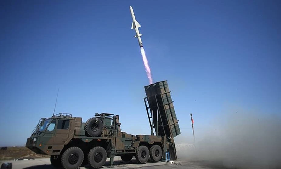 Japan mijenja ustav i prerađuje rakete da mogu letjeti do Kine
