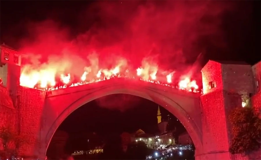 Pogledajte skok sa Starog mosta u čast Lane Pudar