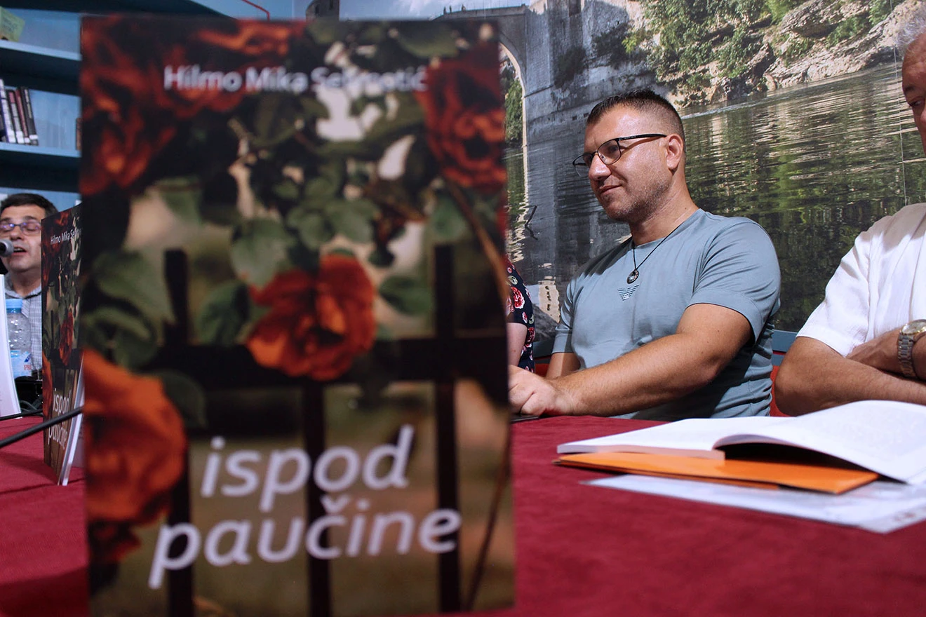 U prepunoj prostoriji Narodne biblioteke Mostar promovirana knjiga 'Ispod paučine'