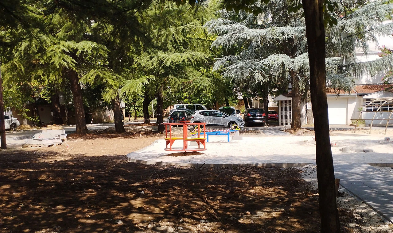 Roditelji upozoravaju na aljkavost: Novo igralište opasno za djecu