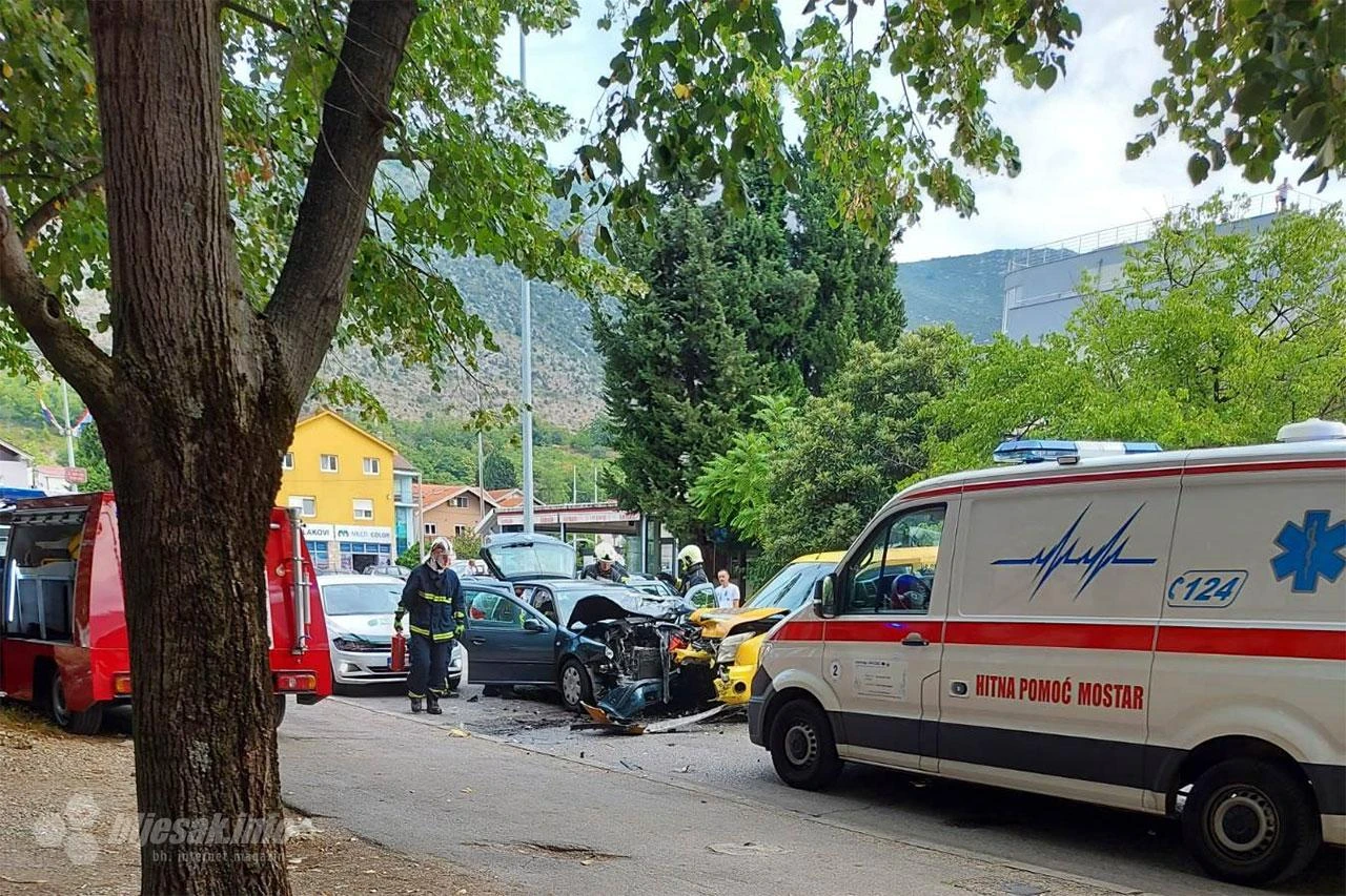 Teža prometna u Dubrovačkoj, intervenirali vatrogasci i Hitna pomoć