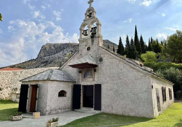 Mostar: Vandali oskrnavili oltar Stare crkve i ukrali novac