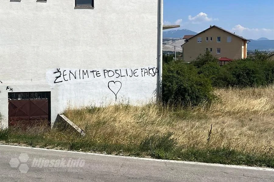 U Tomislavgradu pažnju prolaznika privlači poseban grafit