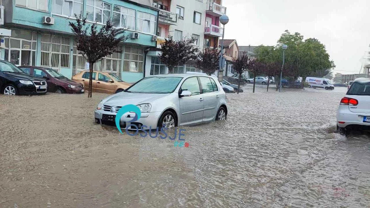 VIDEO | Obilne padaline: Posuške ulice pod vodom