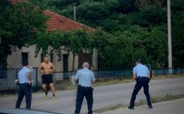 Uhićen muškarac koji je hodao po Grudama sa nožem u ruci